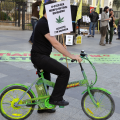 Stoned fietsen is/kan prima!