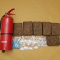 Weet je waar je ook wiet in kan smokkelen? In uitgeholde brandblussers!